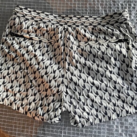 arc by Marc Jacobs swimsuit 100% nylon pockets on back with zipper size S - Picture 2 of 3